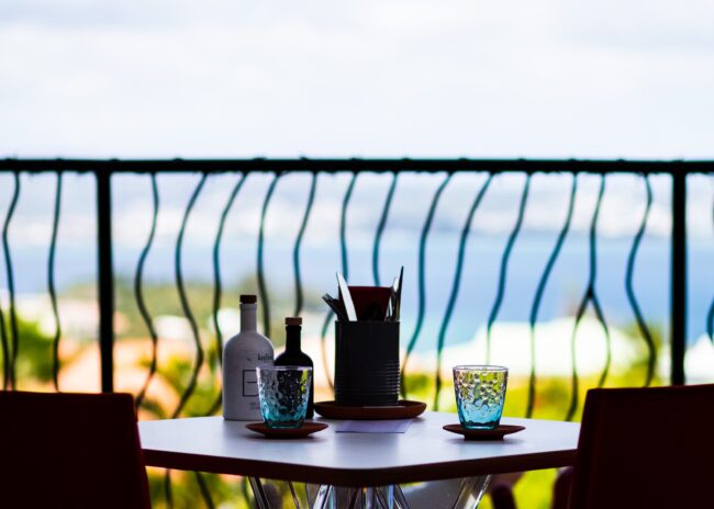 LA TABLE DE SAINT-ROUX