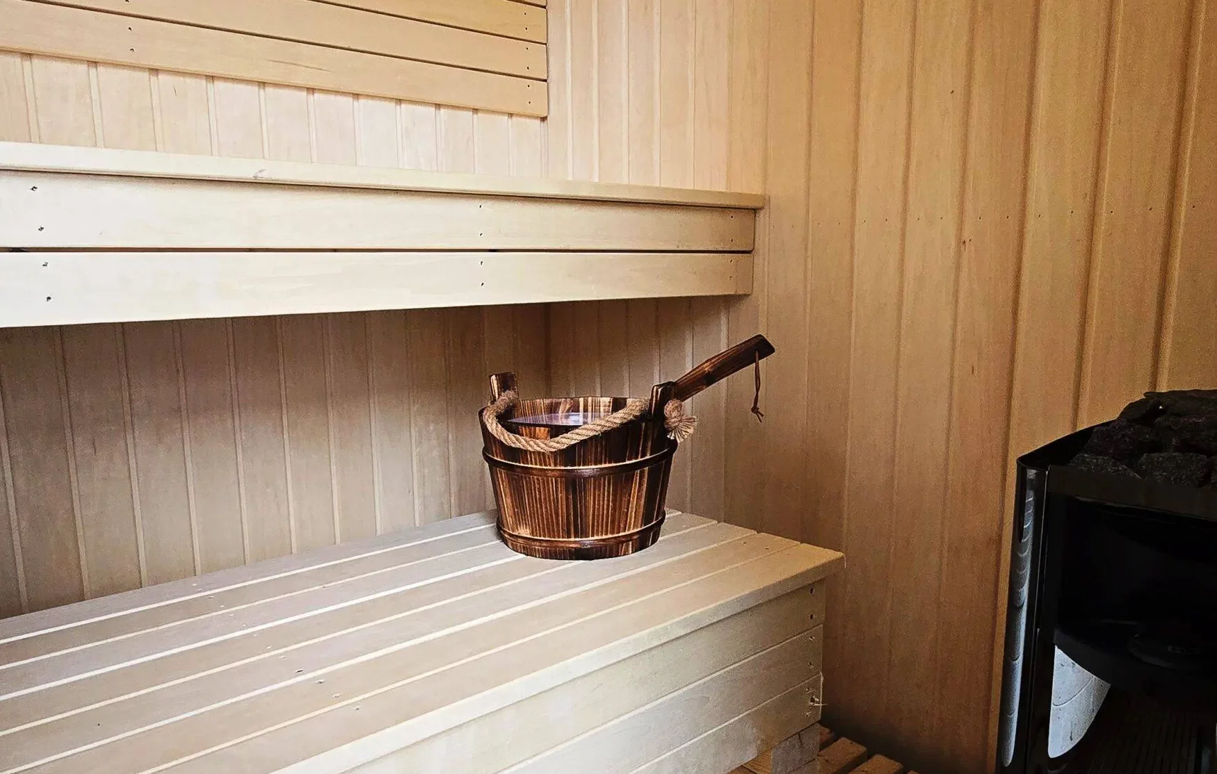 room-04-sauna-scaled